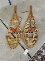 PAIR OF WOODEN CHILDS SIZE SNOW SHOES