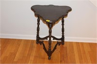 VINTAGE 3  SIDED CARVED CORNER TABLE 27” TALL X