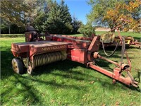 New Holland 310 Baler