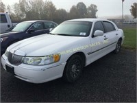 2002 Lincoln Town Car Signature 2WD