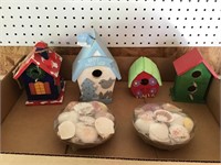 4 decorative birdhouse & 2 small baskets of clam