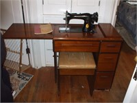 SINGER SEWING MACHINE W/ CONTENTS