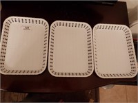 3 plastic trays