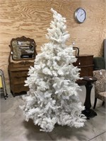 8ft Lighted Christmas Tree
