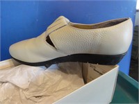 "1 'Heart' Comfort" Ladies Shoe Size 9m