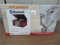 SYLVANIA BLUE TOOTH NOSTALGIA TURNTABLE RADIO