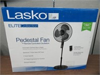 LASKO ELITE PEDESTAL FAN W REMOTE