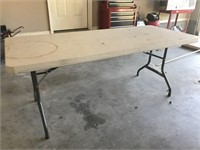 FOLDING TABLE