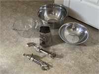 PAMPERED CHEF BATTERBOWL,MIXERS,BOWLS,GRATER