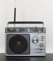 AM/FM General Electric Portable Radio – Works!