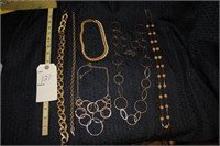 Gold necklace lot