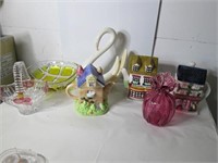 LOT DECORATIVE GLASS AND PORCELAIN ITEMS