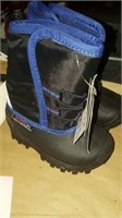 Little boys winter boots size 5