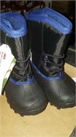 Little boys winter boots size 6
