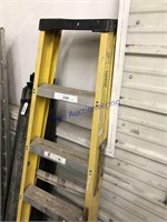 Aluminum/ fiberglass 6 ft. step ladder