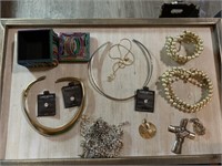 LOT OF VTG NECKLACES & JEWELRY