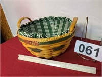 1999 CHRISTMAS COLLECTION POPCORN BASKET