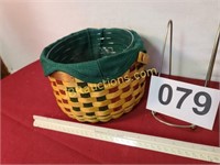 2003 CHRISTMAS COLLECTION CAROLING BASKET