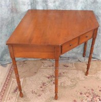 NICE VINTAGE MAPLE WOOD CORNER DESK