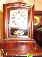Mantel Clock with key, works