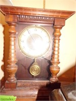 Mantle clock with key
