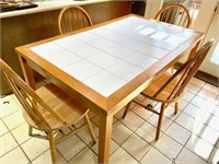 DINING TABLE W/CHAIRS