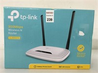 TP LINK 300MBPS WIRELESS AND ROUTER