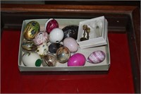 Lot of decorative eggs, different materials
