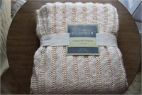 Cable knit throw 50 x 70", new