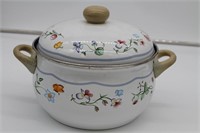 Large floral stove pot with lid and cookbook
