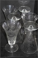 Set of 6 glass stemware, floral molded print
