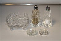 Lot of four pieces of glassware