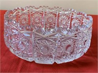 Crystal bowl with star burst and sawtooth pattern