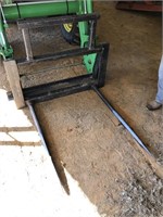 Quick-Attach Front Hay Forks