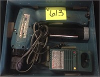 Makita drill w/ charger, 2 batteries, w/ case
