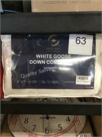 1 LOT WHITE GOOSE DOWN COMFORTER SIZE QUEEN