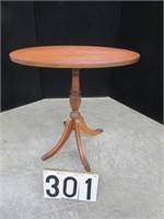 Oval mahogany stand