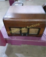 Vintage Wood Radio & Record Player