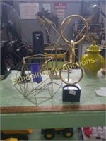 Circle gold and geometric decorative items