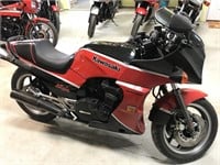 1985 Kawasaki Ninja 900R (Black/Red)