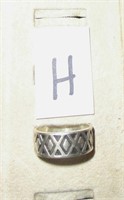 sterling band with geometric diamond decoration