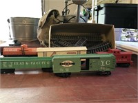 Assorted Vintage American Flyer Train Pieces