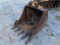 CATERPILLAR 36" TOOTH BUCKET, W/ SIDE CUTTERS, TO