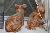 Lot of two ceramic rabbits, one with broken foot