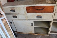 Shop workbench w/storage, latching drawers