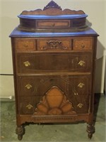 Beautiful antique dresser in excellent condition