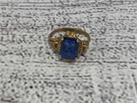 10K Gold Ring w/ Stone
