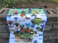35 PC CHARACTER FIGURALS AND DISPLAY ROLL