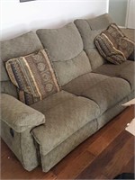 6' couch with recliners on both ends