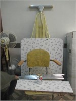 Planche à repasser + Table de cuisibe et chaise